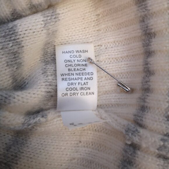 Banana Republic Ladies Cream & Grey Stripe Sweater - Picture 10 of 11